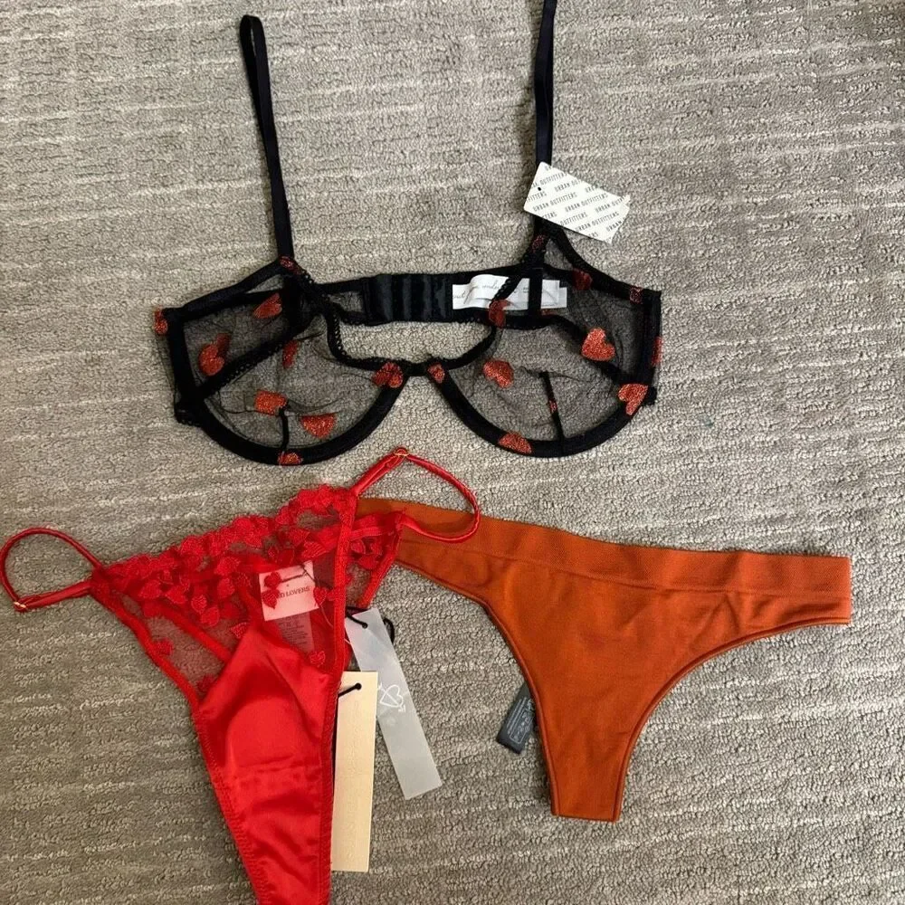 Urban Outfitters Valentines Day Red Hearts Bra Panties Bundle NWT 34C XS